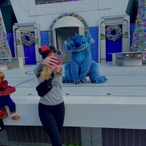 Meet your Posher, Amaris